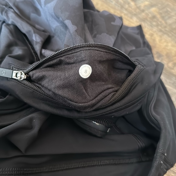 Lululemon Black Camo Skirt Size 8 - Picture 3 of 3